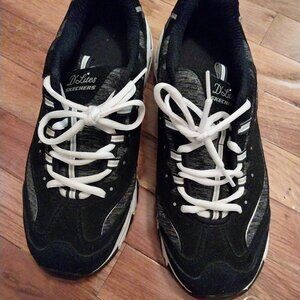 Skechers D'Lites Womens Size 11 Wide